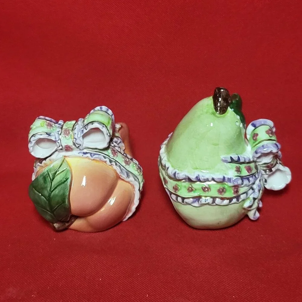 Ceramic Salt and Pepper Shakers Set Fruit Pear Peach Wrapped in Bow Floral Ribbo